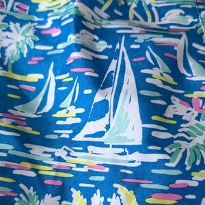 Vineyard Vines Adult Size Small Swimtrunks. Sailboats